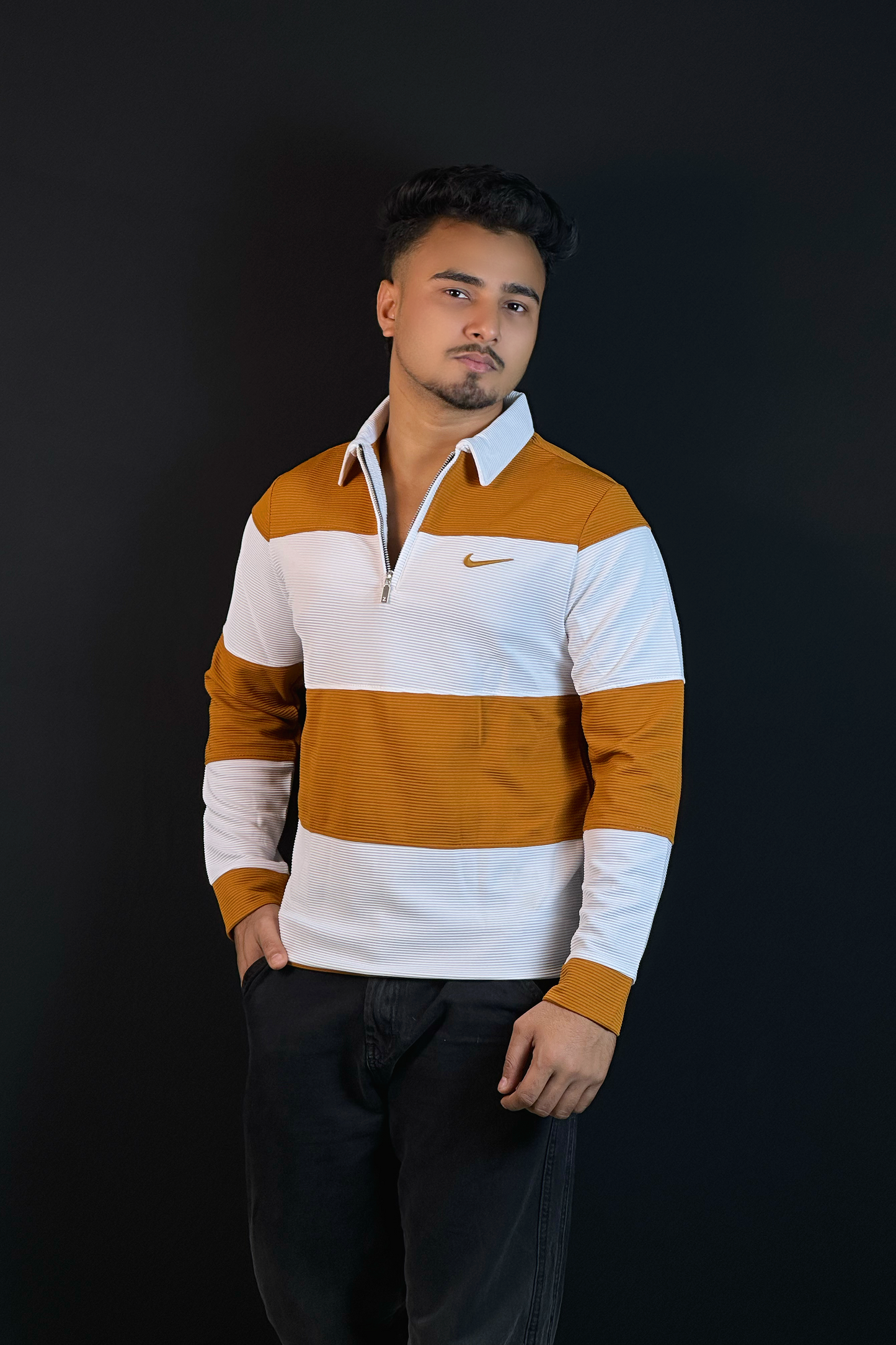 সাদা মাস্টার্ড কনট্রাস্ট সোয়েটশার্ট-NIKE