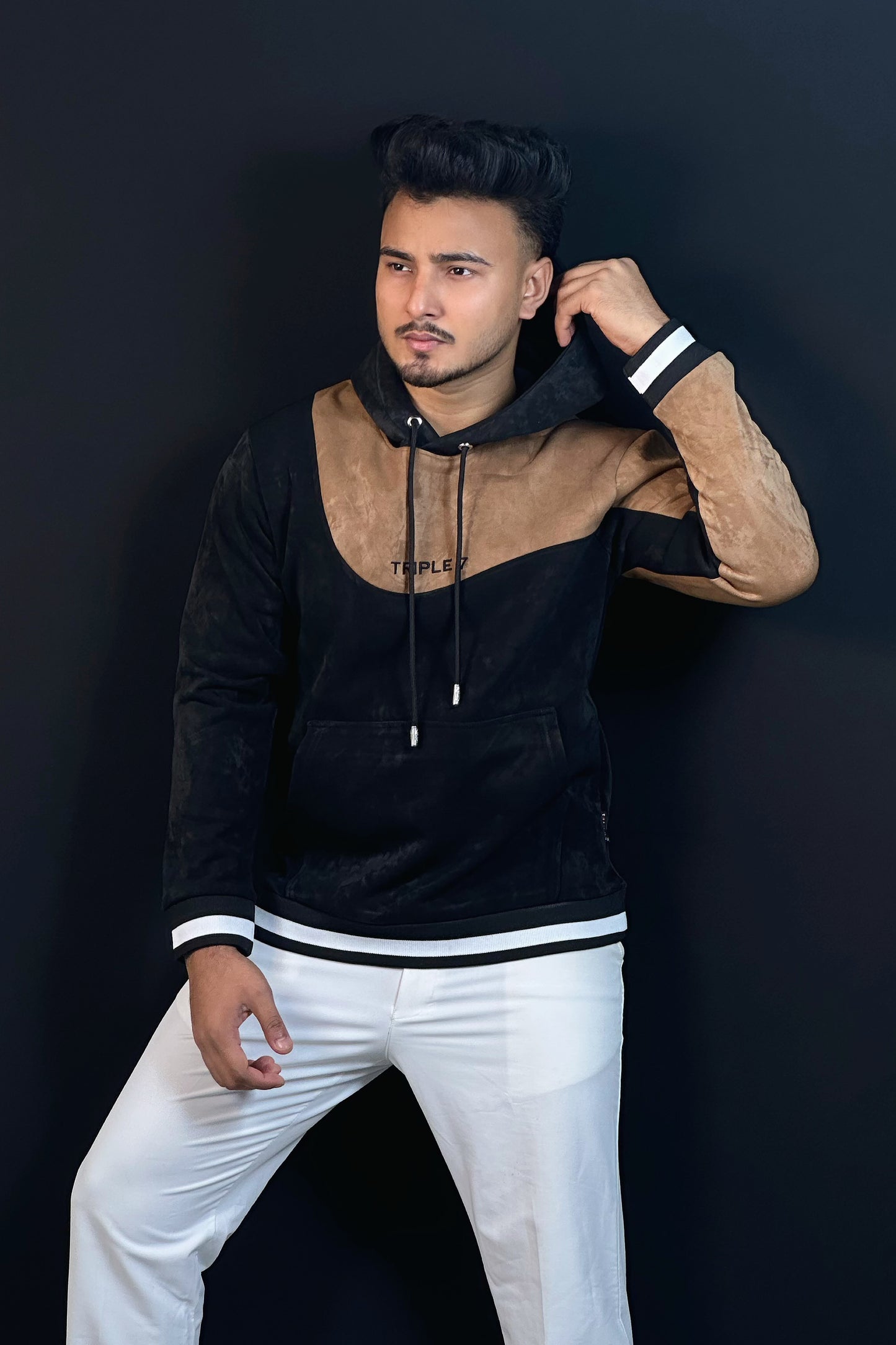 কালো কালার চায়না ভেলভেট হুডি-777