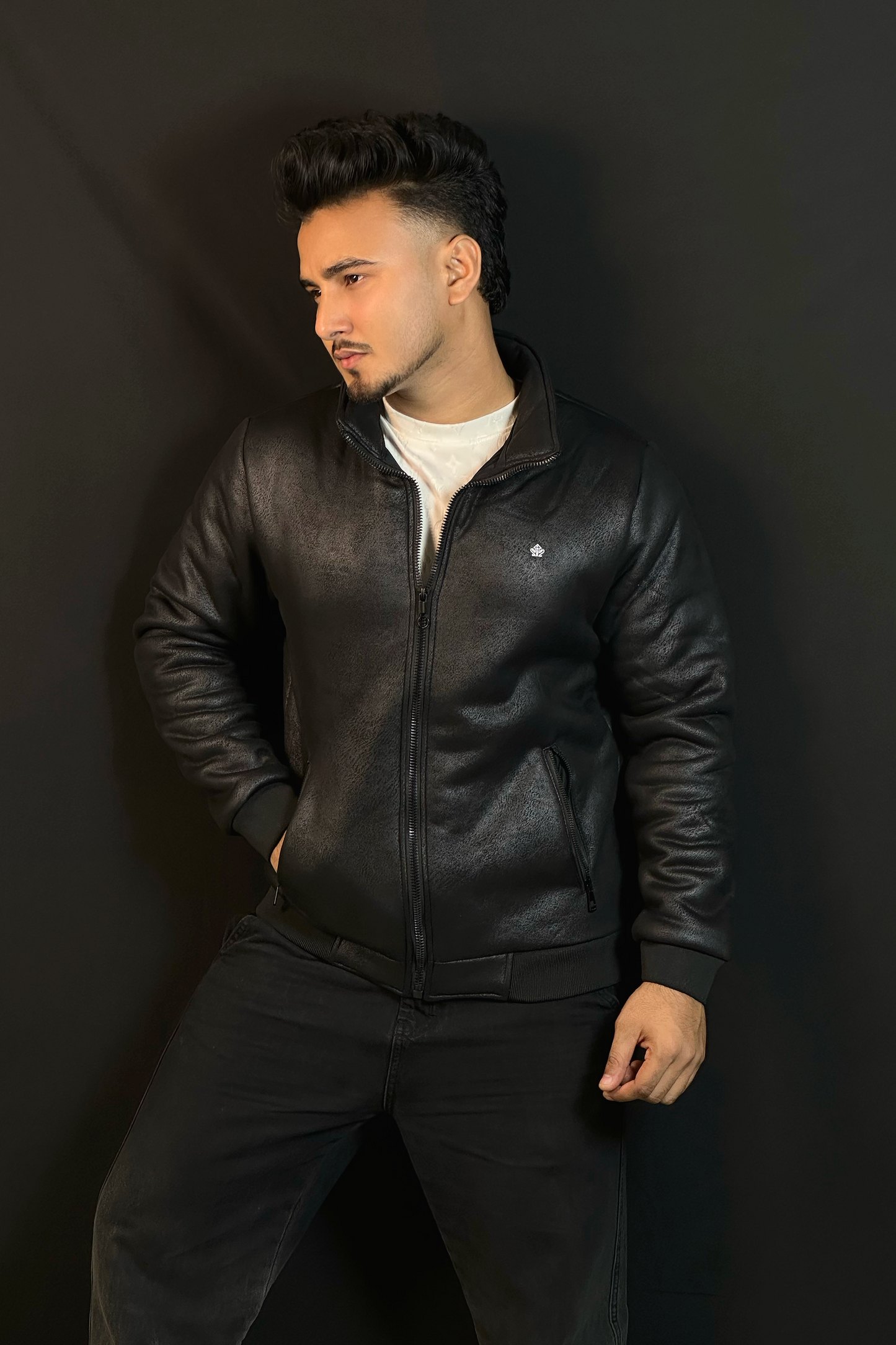 কালো কালার চায়না জ্যাকেট-EXCEL (এটা চামড়ার নয় )