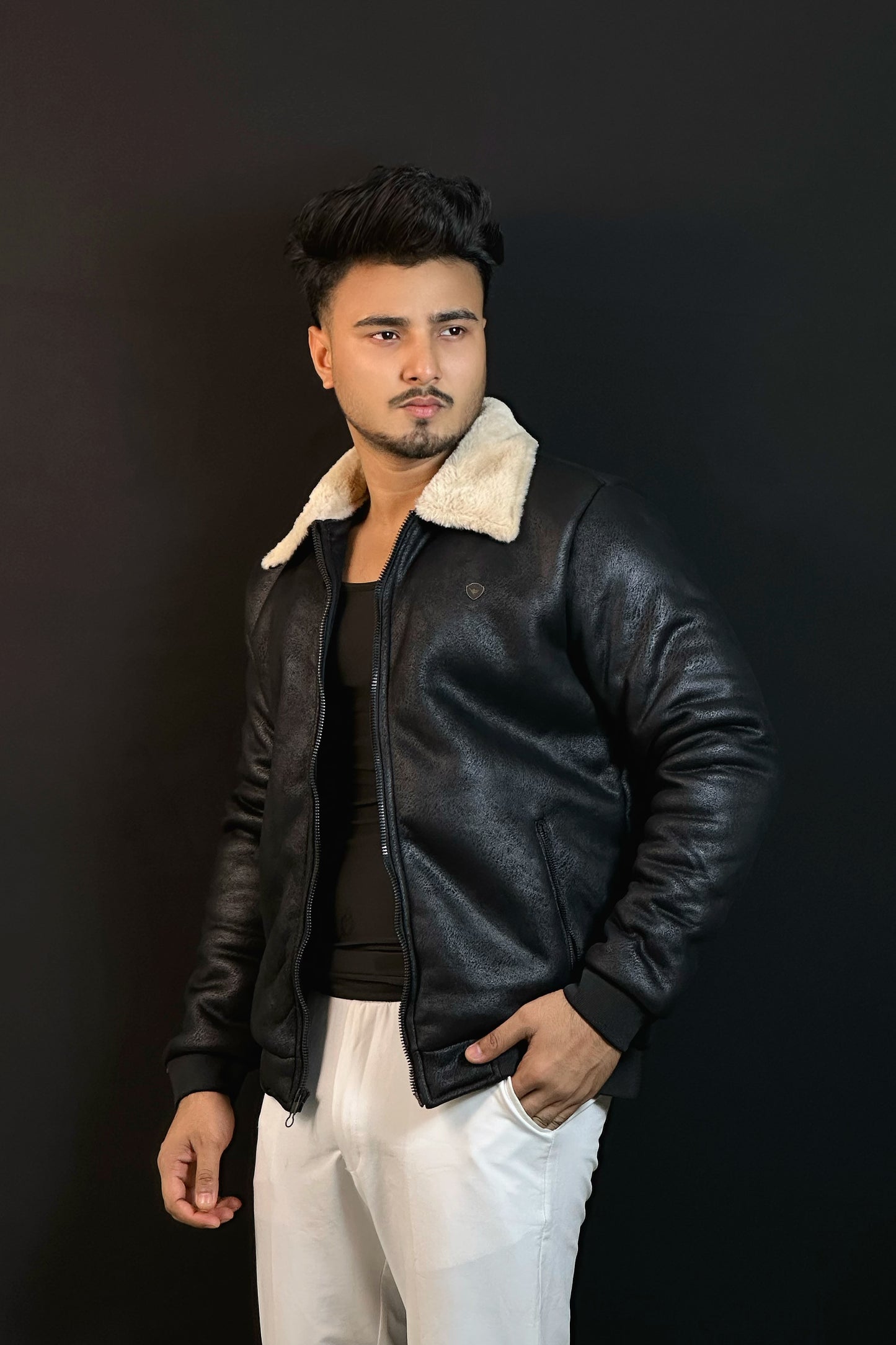 কালো কালার চায়না জ্যাকেট-EXCEL-SHERPA( এটা চামড়া নয় )