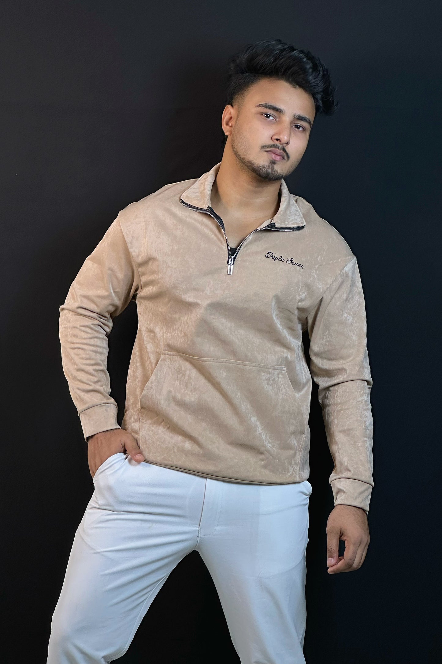 ক্রিম কালার ভেলভেট সোয়েটশার্ট-ZIPPER