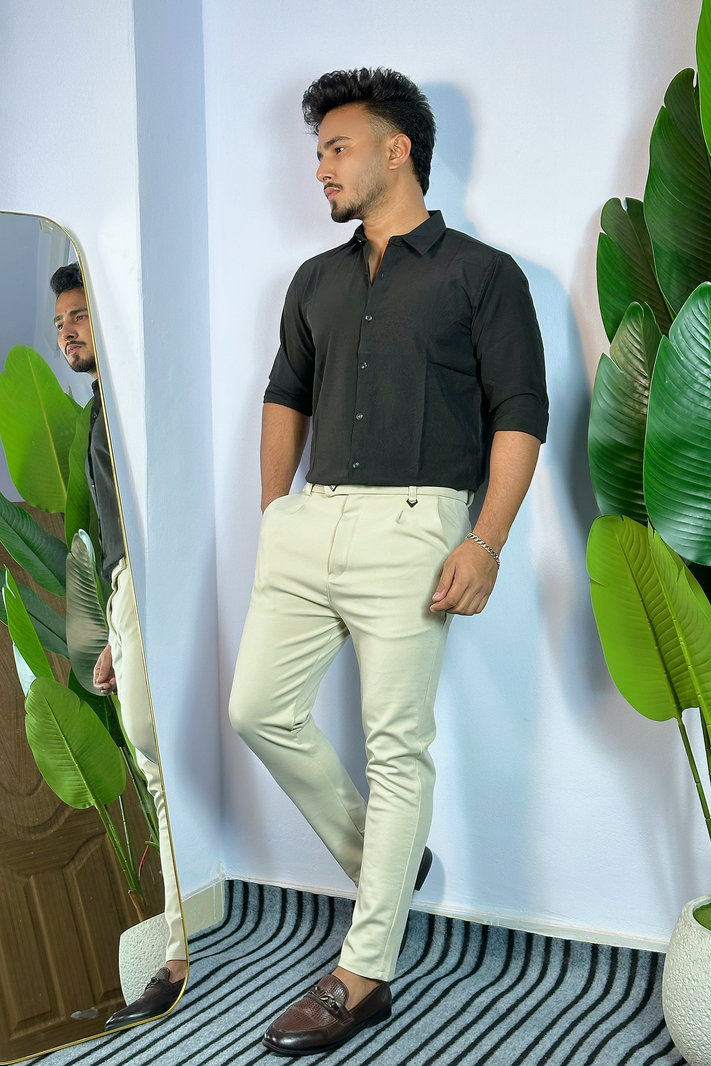 কালো শার্ট।  অফহোয়াইট প্যান্ট কম্বো